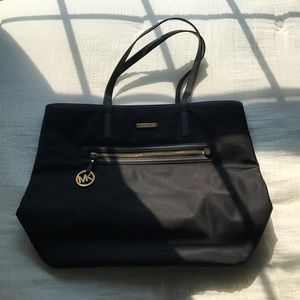 Gently used Michael Khors tote shoulder bag